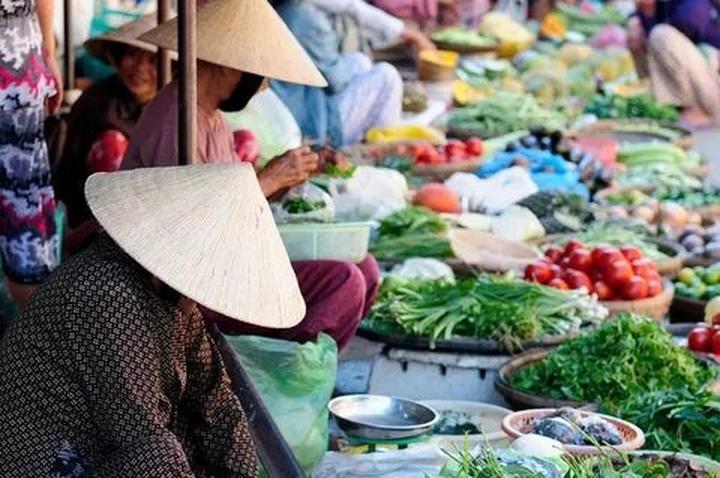 Quần dáng cong đang gây sốt với thiết kế độc đáo và tính ứng dụng cao, giúp tạo hiệu